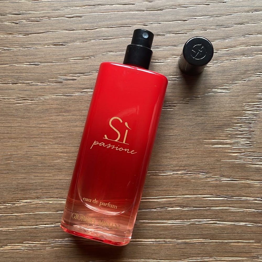 NIB Giorgio Armani Si Passione Eau De Parfum Purse Travel Spray 15ml / 0.5oz - Picture 3 of 3